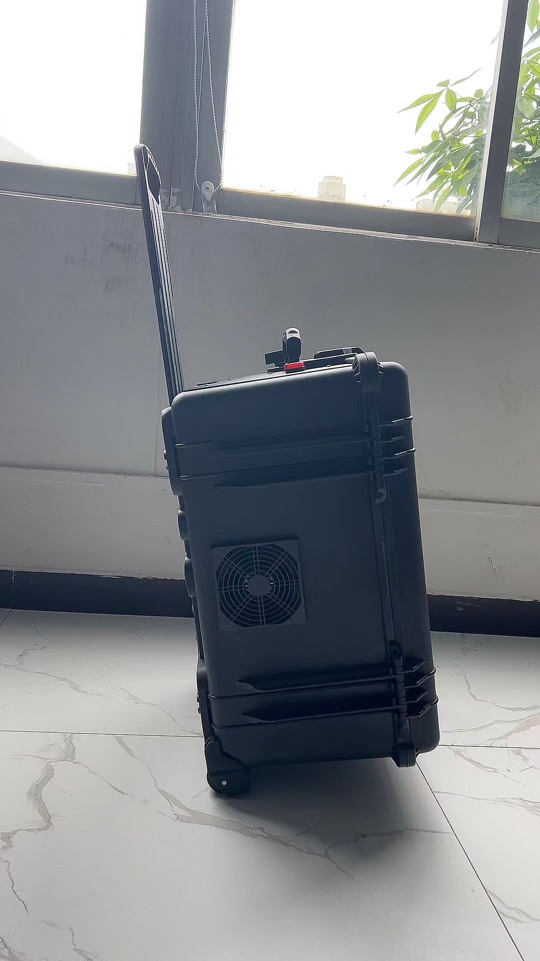 钟祥手拉箱型移动通信干扰器